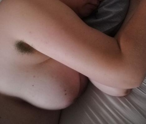 Les fosses poilues de ma femme