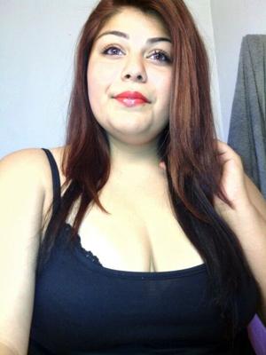 bbw latina gros seins salope montrant le décolleté
