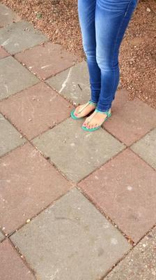 Non-Nude College Feet: Comment on who you like and why