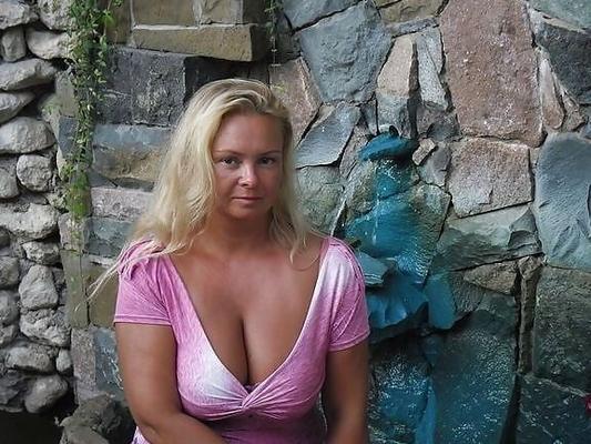 巨乳のロシア人女性 / 非ヌード