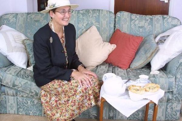 Sybill pavoneándose (Damas del pueblo)