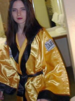 ホテル輪姦の女性