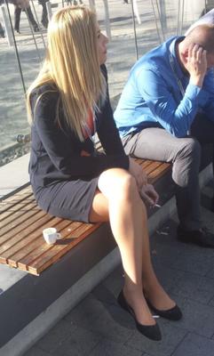 Salope en collants au salon II
