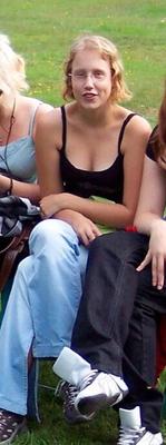 une jeune fille utilisée pour le facefuck !