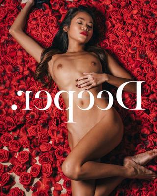 La fille aux fleurs Vina Sky se fait désosser