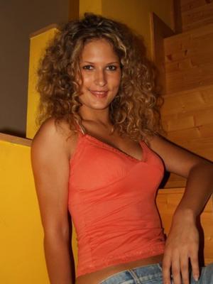 Cindy dans les escaliers