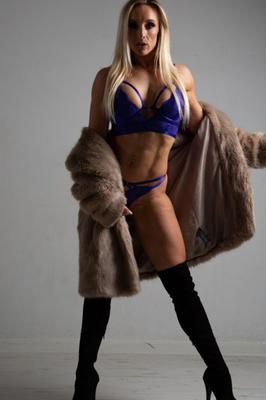 Julie, MILF sexy britannique salope