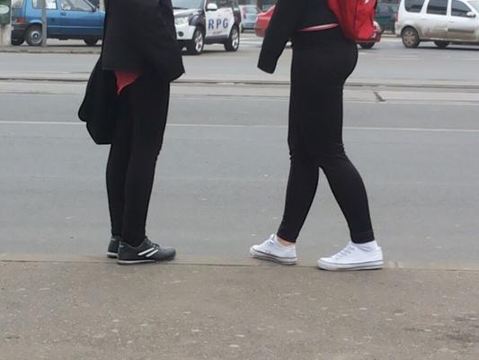 Fille avec des COLLANTS bonne résolution