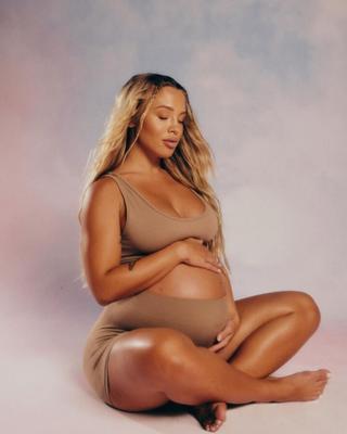 Hot amateur pregnant mom Tammy photoshoot