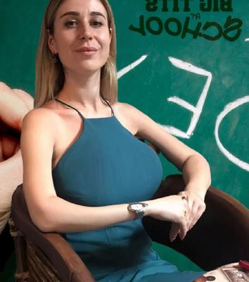 Anna ukrainienne aux gros seins à l'école.