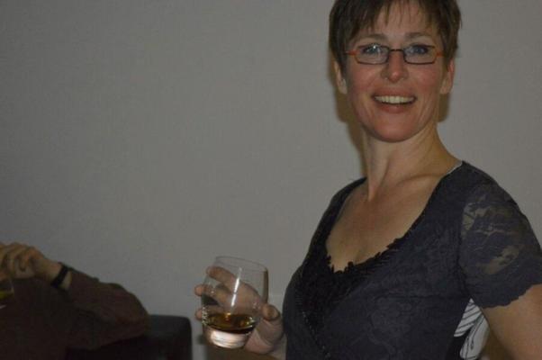On lui a dit de se faire gangbanger si elle osait se montrer.