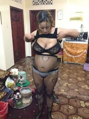 Фигуристая Самира с большой жопой