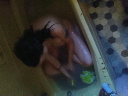 Jacking off to My Amature Girl in the Bath