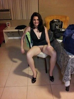 hubby wants wife Courtney displayed