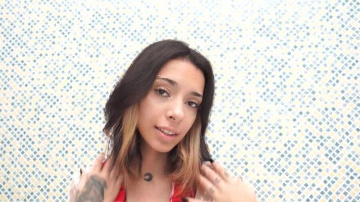 二人の紳士に利用される、栄養不足のブラジル人女。