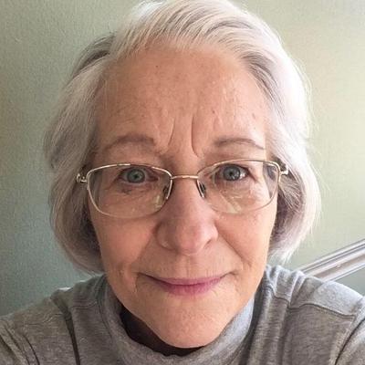 Visage de grand-mère sur lequel jouir