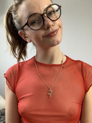 Reddit blonde avec des lunettes