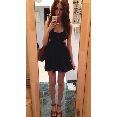 Simona, d�nne kroatische Schlampe