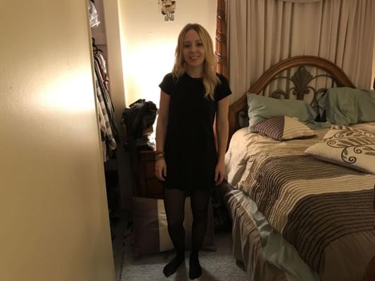 Jeune MILF amateur Katrina chatte sans valeur