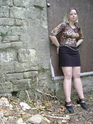 Katrin, une adolescente allemande en collants (baguette)