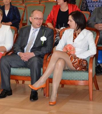 パンストを履いた女が寝取られと結婚