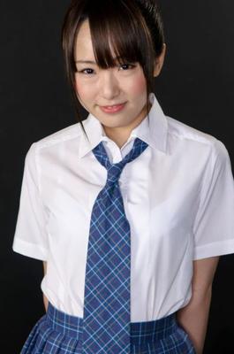 Ai est une pute japonaise soumise