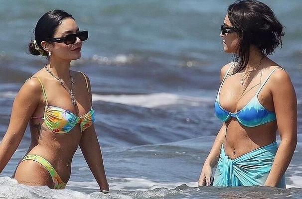 Die Hudgens-Schwestern – Strandtag in Italien