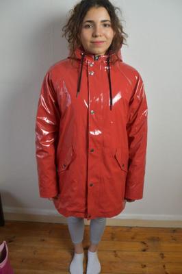 german rubberwhore Petjezulma in red rainjacket