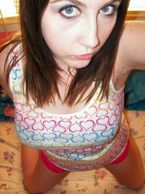 Gamer-Teenager mit dicken Titten!