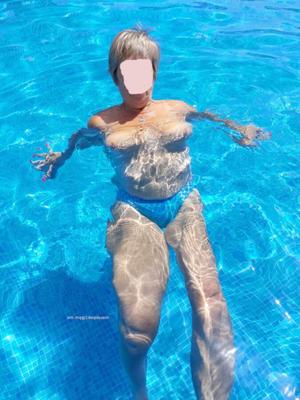 Petit plaisir dans la piscine /