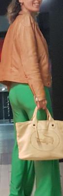 Fatima B. Professeur d'anglais - pantalon vert VPL (candide)