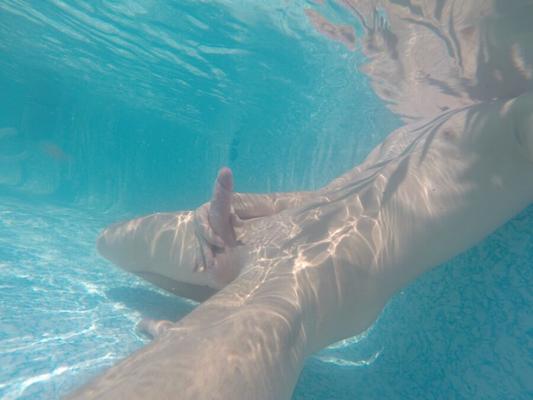 私は水中で楽しいです