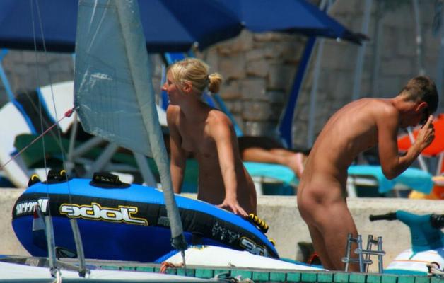 Naturistes