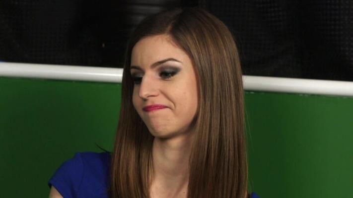 Britischer Pornostar Stella Cox Gesichtsbehandlung