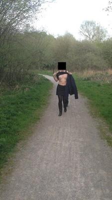 MILF s'exhibe et joue dans un parc local (merci pour la demande)