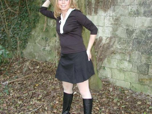 Angela, une adolescente allemande en collants (Baum)