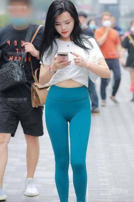 Cameltoe legging asiatique Vol