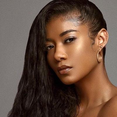 Mila J, sexy R
