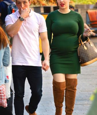 With which chubby couple would u like a threesome?