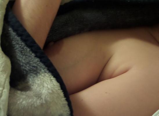 Chatte fraîchement rasée, humide et crémeuse