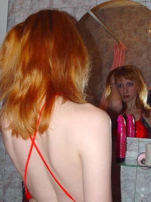 Russian Rehead babe dildo