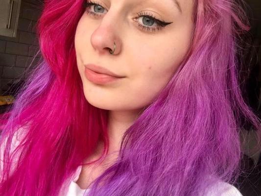 Jasmine Tonkins, Tiverton, Reino Unido. 