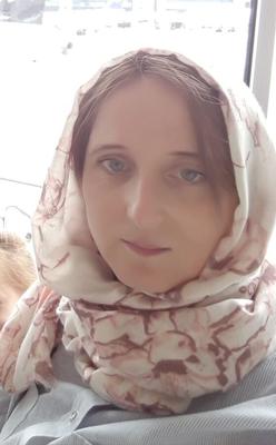 Heiße Aneta mit Gesichts-Hijab