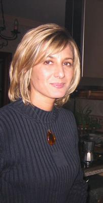 Schöne italienische MILF Adriana beim Saugen