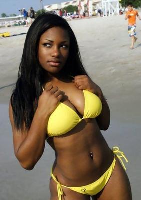 schwarze Frauen in Bikinis