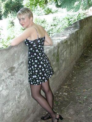Anna, une adolescente allemande en collants (Mauer)