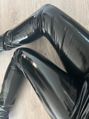 Damen aus Leder und Latex