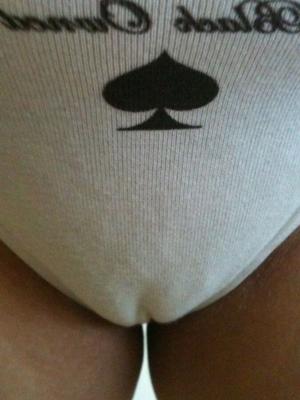 Mon futur tatouage juste au dessus de ma chatte
