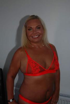 UK Bukkake Girls (Jade And Another Blonde Slut)