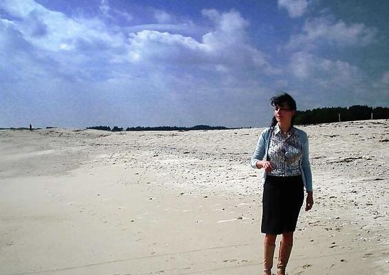 Nadine française s'exhibe sur la plage